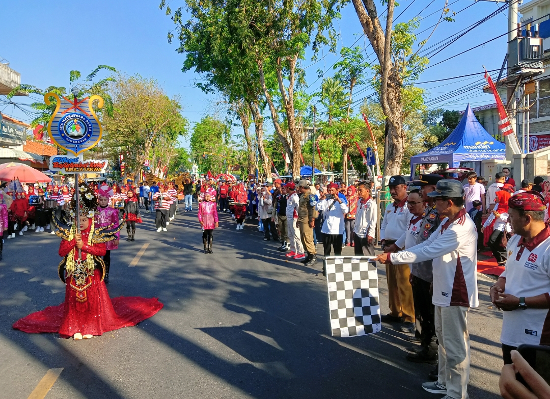 58 Kelompok Karnaval Warnai HUT Kemerdekaan RI Ke-80 Tahun di Pamekasan